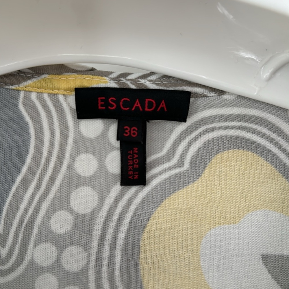 Escada floral print elbow top 🌸🌿 - Picture 3 of 5